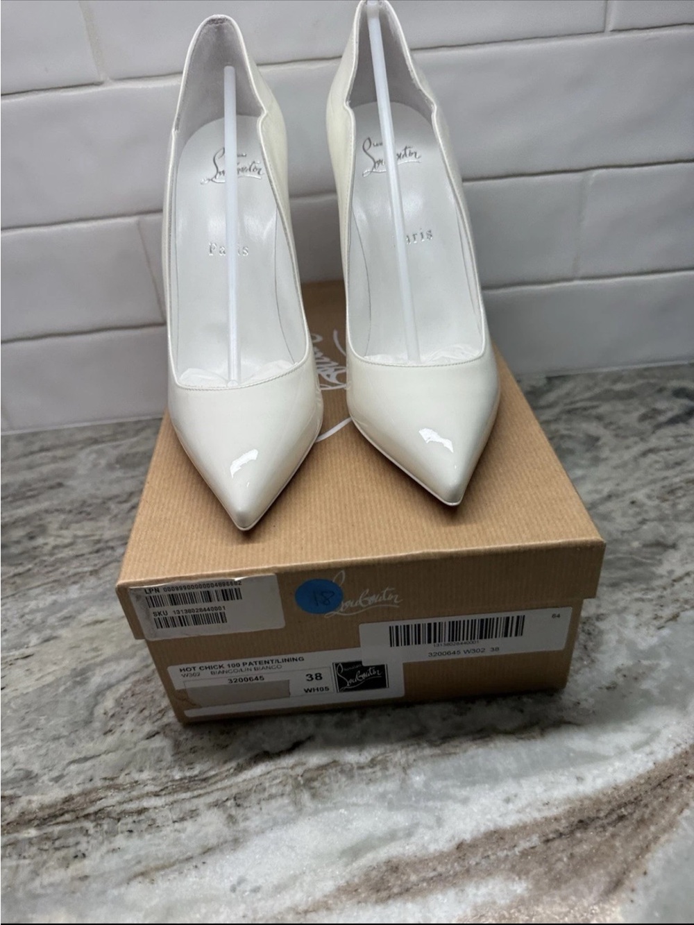 Christian Louboutin Hot Chick - Picture 6 of 6
